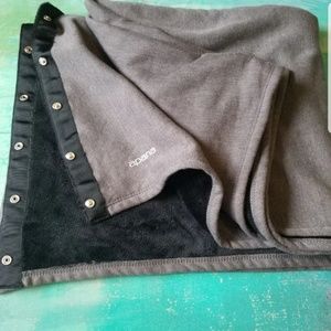 Reversible scarf/wrap with snaps